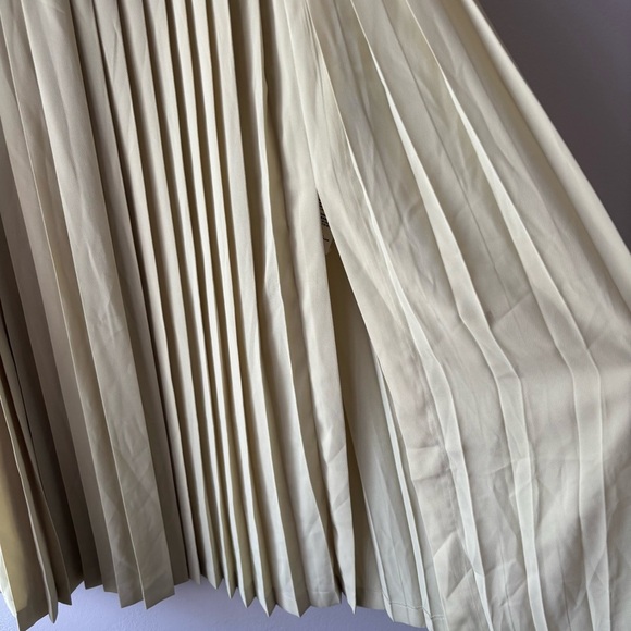 Fendi Pleated Skirt in Light Green Sz 46/US10‎ new - Picture 5 of 9